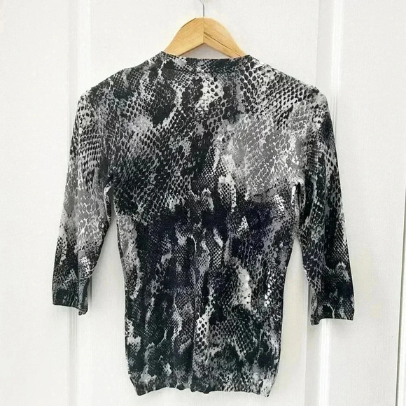 Ricki’s Cardigan Snakeskin Print V-Neck Button Front Fitted 3/4  Sleeves Grey XS - Picture 4 of 15